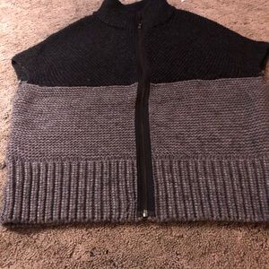 Ann Taylor Loft Women’s boxy zip up sweater. Size XS/S